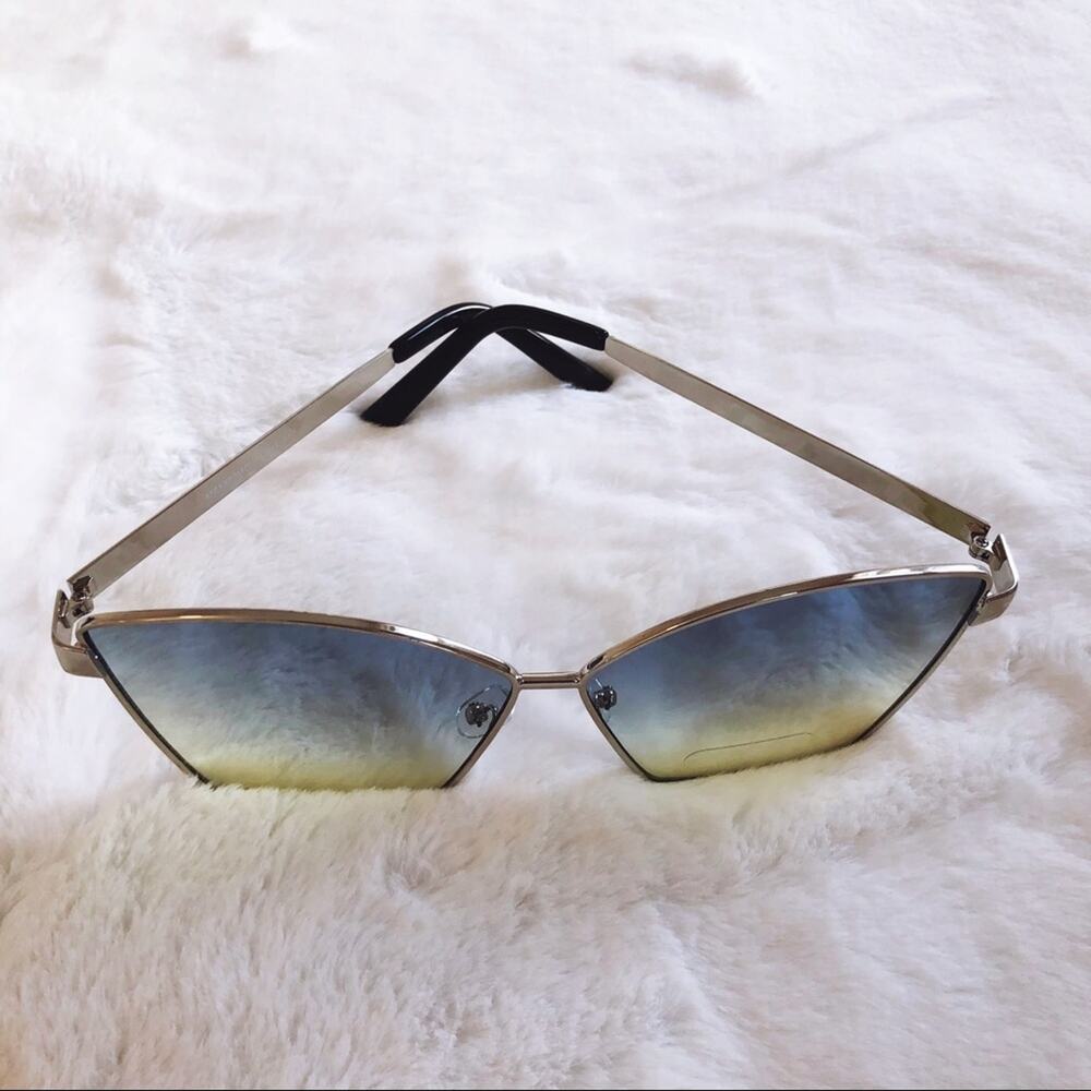 Aubrey Light Blue Gradient Oversized Sunglasses - Picture 4 of 8